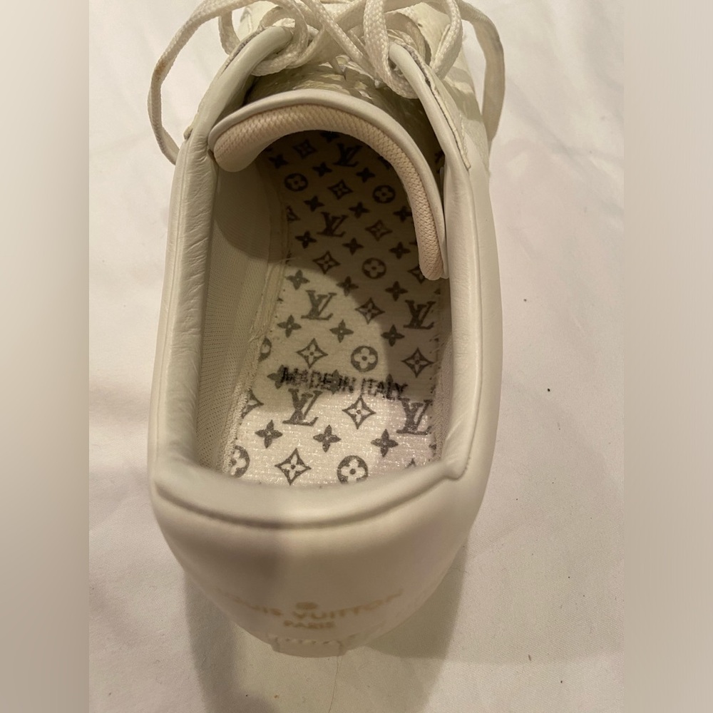 Louis Vuitton Men’s Luxembourg Embossed Leather White Sneakers Size 8.5* - Picture 13 of 14